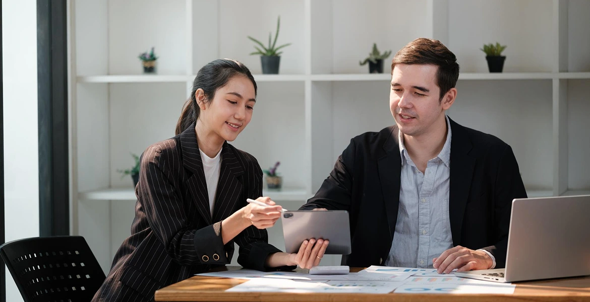 In-House Consumer Financing: The Benefits, Drawbacks, and Best Alternatives